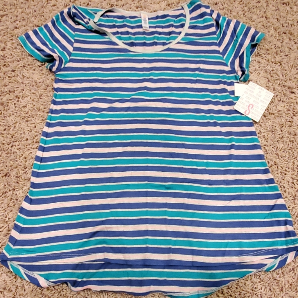 NWT Lularoe Classic T